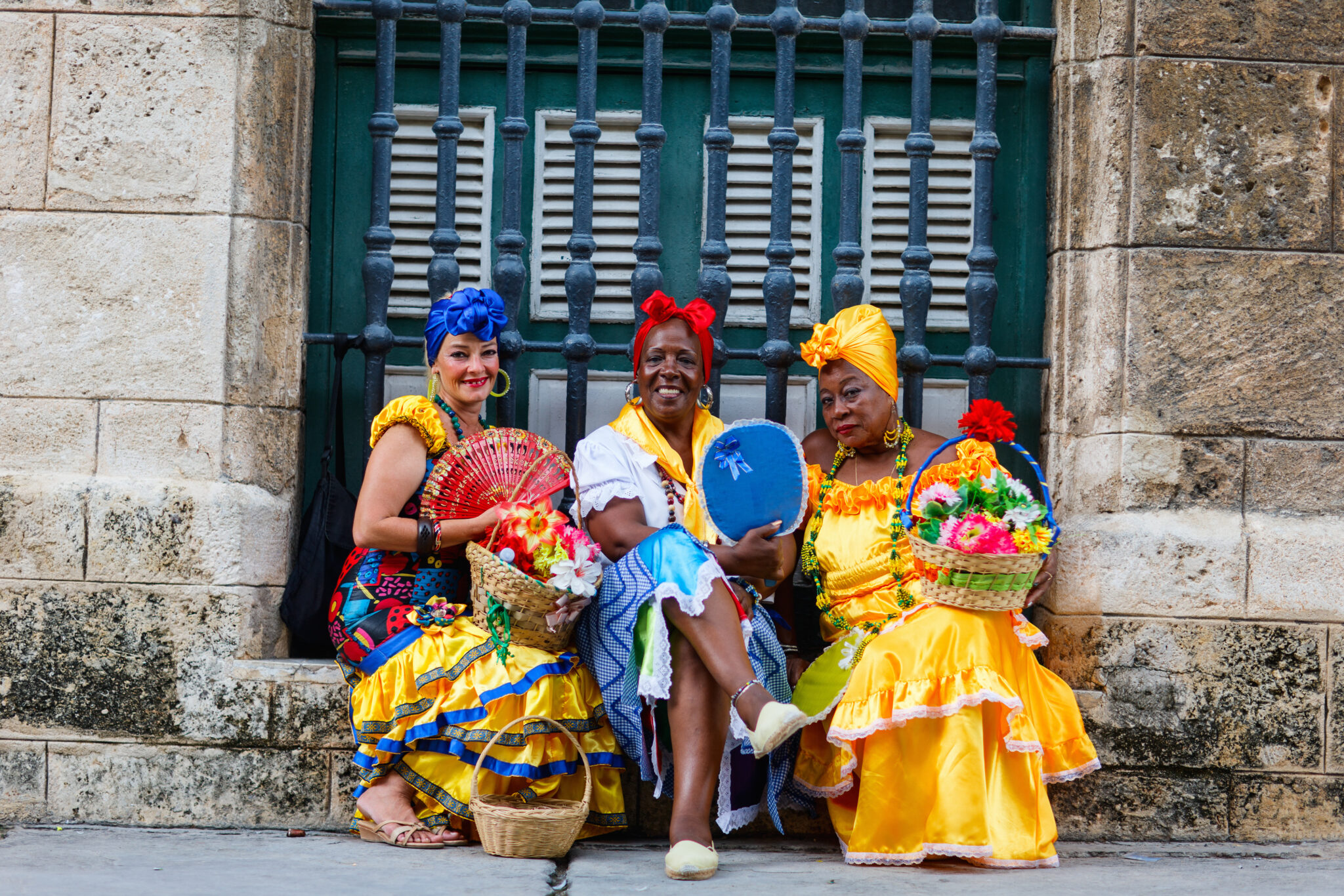 Население страны кубы. Креолы Куба. Национальный костюм Колумбия санжуанеро. Куба Гавана жители. Креолы Суринам.