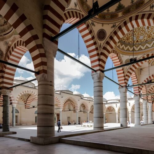 üç şerefeli camii