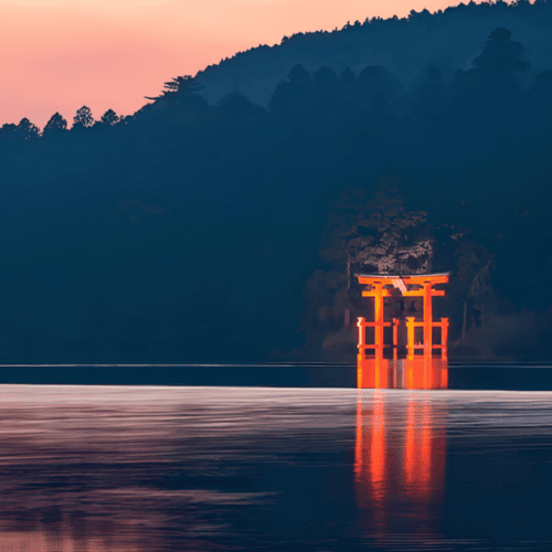 hakone tapınak gölü
